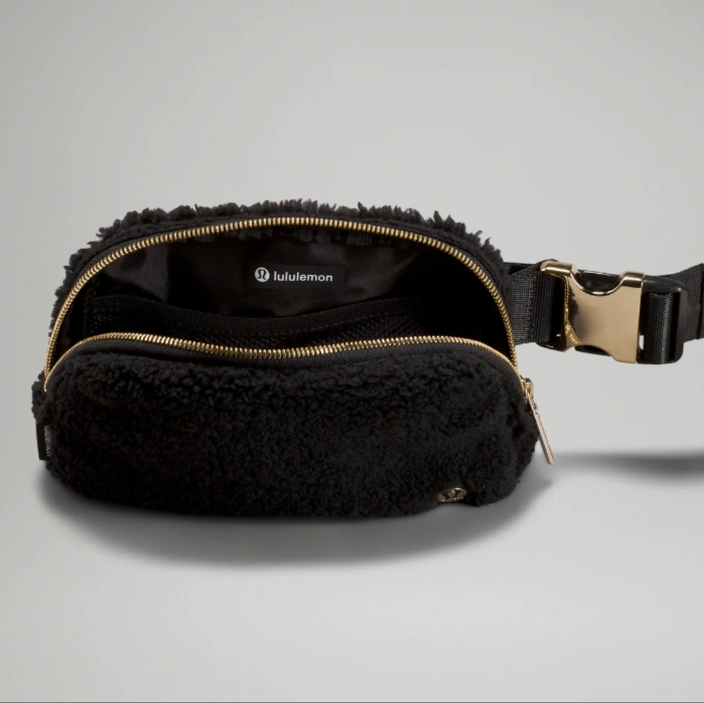 Lululemon Everywhere Fleece Belt Bag Black 1L NWT - Picture 3 of 7